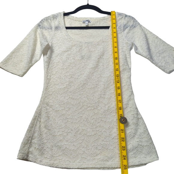 Express Off White Half Sleeve Floral Lace Top Size Small Slim Fit Sheer - Picture 4 of 5